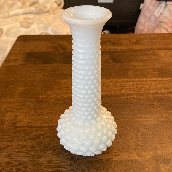 2 E.O Brody Co Vintage White Milk Glass Vase - Picture 2 of 11